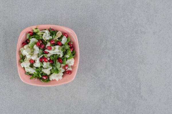 Ta salade de chou-fleur cru râpé : la recette façon taboulé qui surprend tout le monde